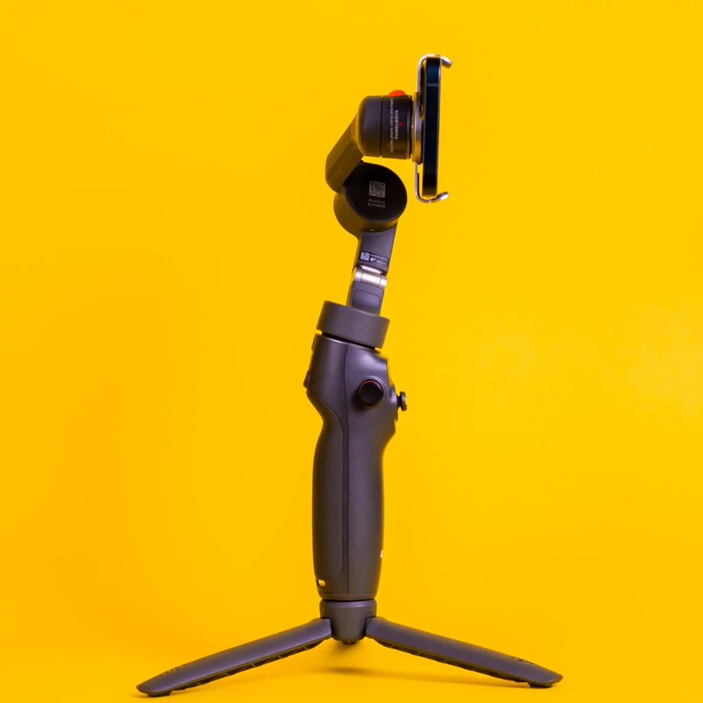 گیمبال موبایل DJI OSMO 6 از نمای چپ